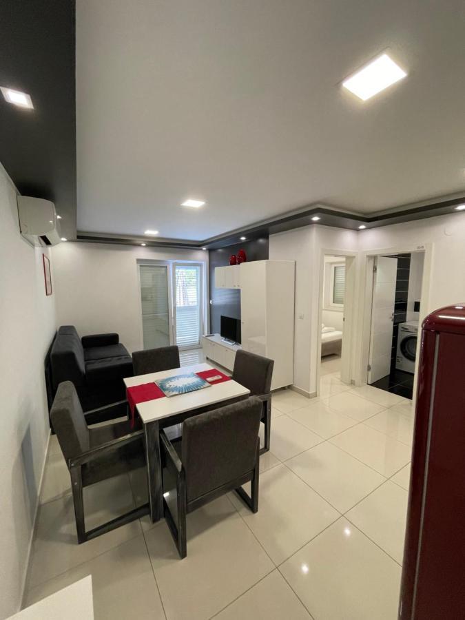 Villa San Antonio-Exclusive Apartments 巴斯卡 外观 照片